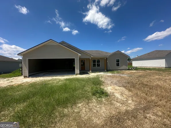 97 Cypress St, Ray City, GA 31645