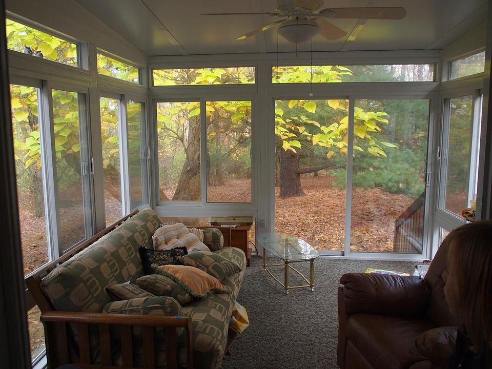 Three-season sun room