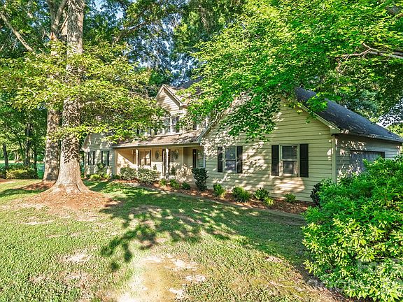 4th image of 103 Chateau Dr