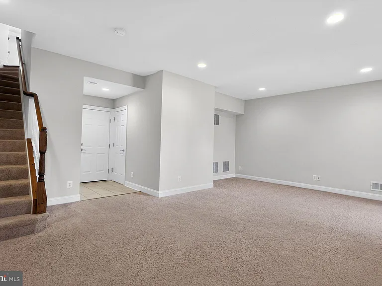 25450 Hopton House Ter — Photo 21