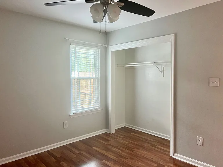 943 Chigwell Rd — Photo 3