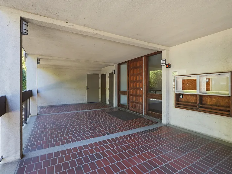 444 Merritt Ave #202 — Photo 27