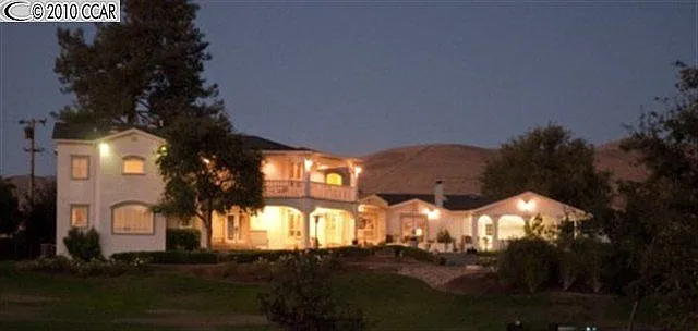 5860 Victoria Ln photo 1