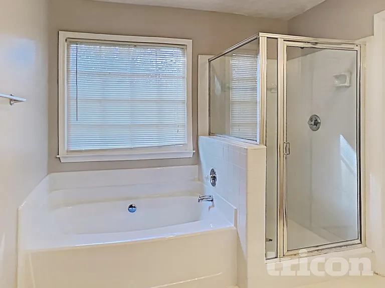 2207 Meadow Valley Cir — Photo 10