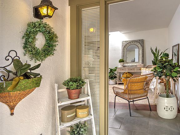 3rd image of 186 W Calle Del Ano