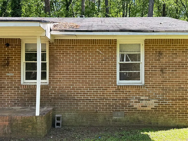 1210 Dewey St — Photo 2