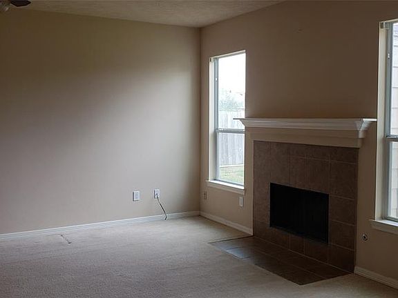 5th image of 9131 Creekside Dr
