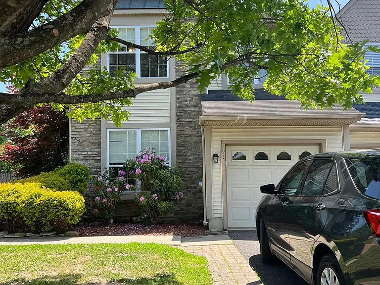 95 Roosevelt Blvd — Photo 2