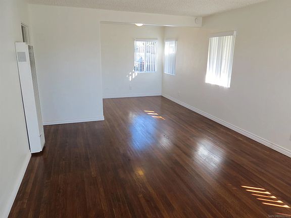 5th image of 1737-41 Glencoe Dr