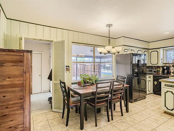 3rd image of 1816 Pilgrim Dr