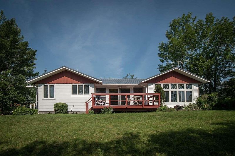3rd image of 32 CRYSTAL LAKE Road