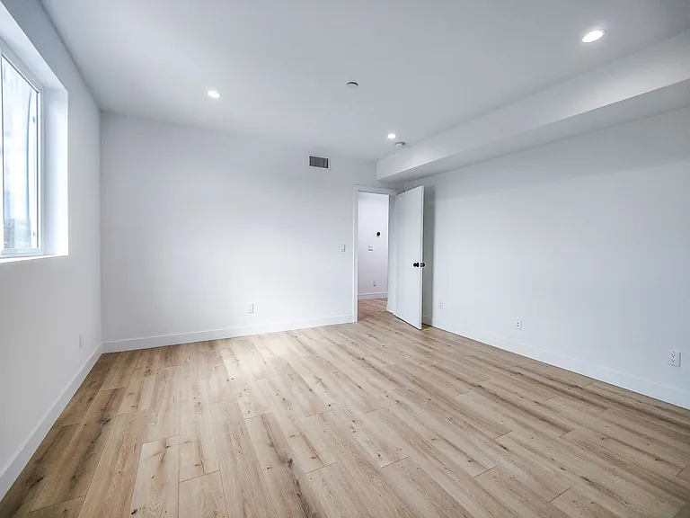 3811 Exposition Blvd — Photo 27