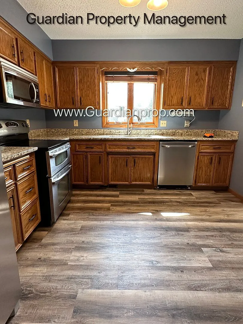 Building Photo - 10634 Lee Dr