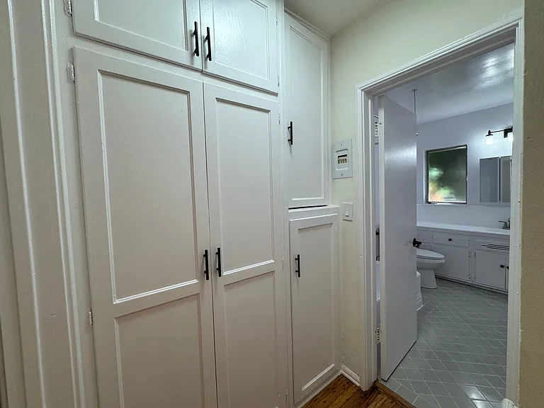 1728 1/2 N Gramercy Pl #1 — Photo 11