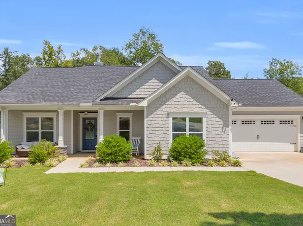 237 N Point Cir, Hartwell, GA 30643
