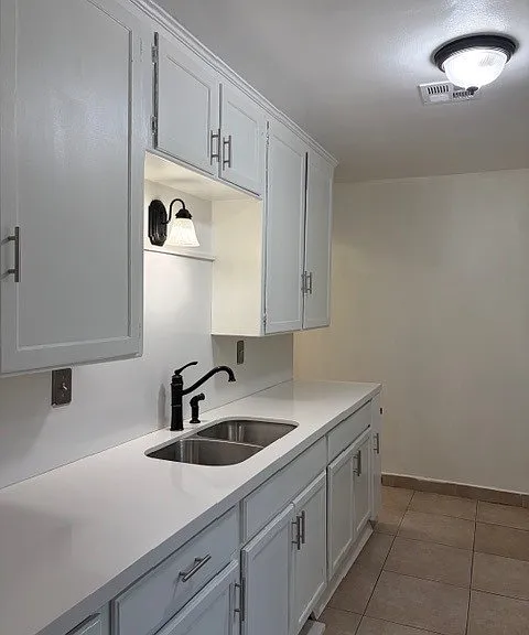 9286 Klinedale Ave — Photo 3