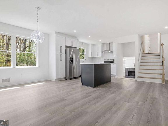 3rd image of 5360 Tall Oak Dr