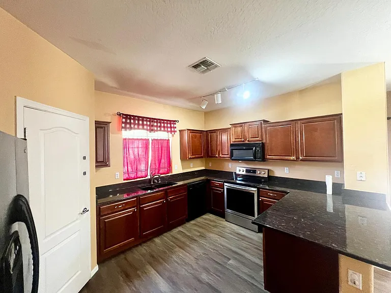879 E Stottler Dr — Photo 7