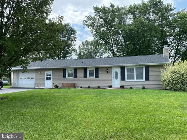 1628 Apple St, Ephrata, PA 17522