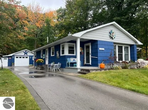 1522 Douglas Dr, Tawas City, MI 48763