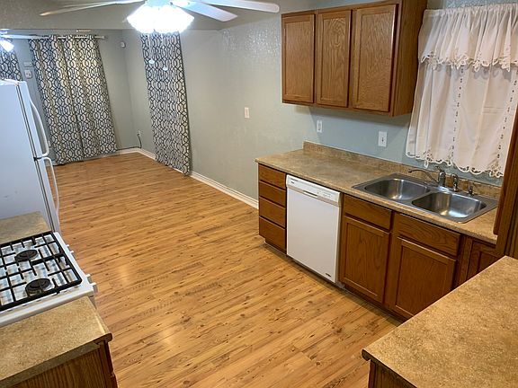 3rd image of 339 Oakwood Dr