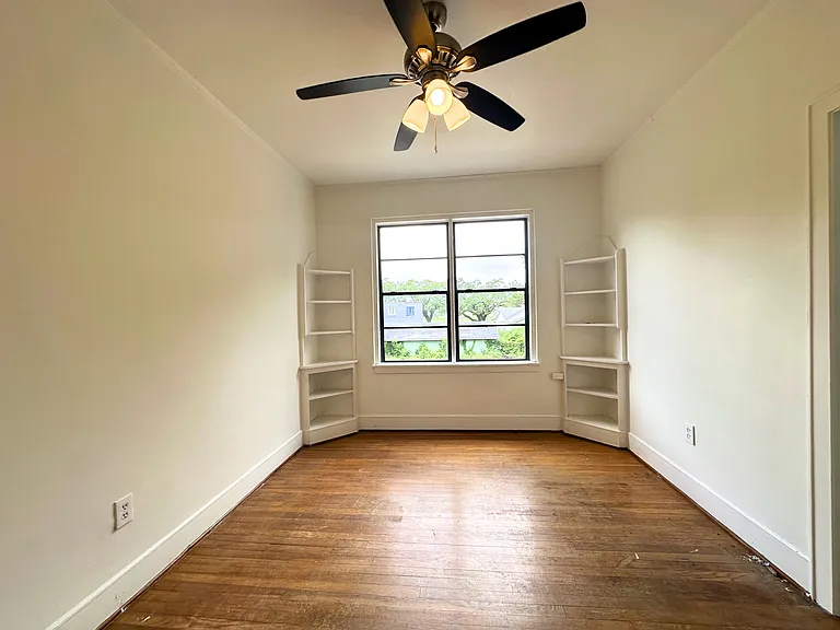 122 Demouy Ave #1/2 — Photo 8