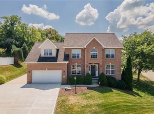 400 Abbey Ln, Belle Vernon, PA 15012