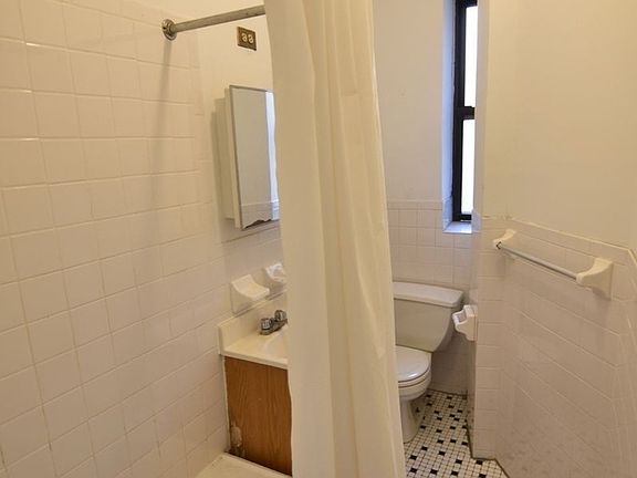 4th image of 476 Clinton Ave #6H