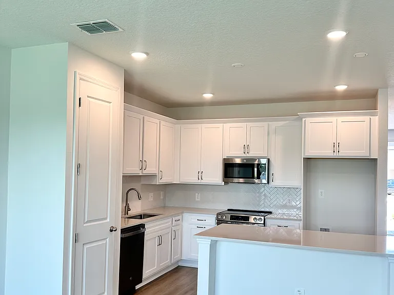 7588 Deer Valley Cir — Photo 3