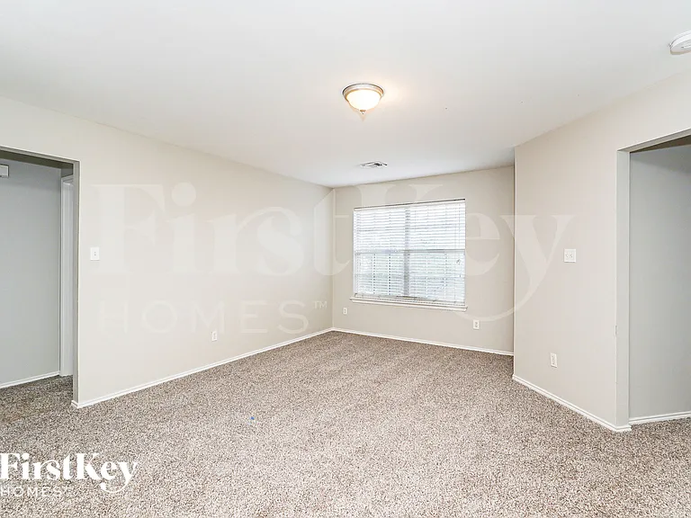 962 Heather St — Photo 16