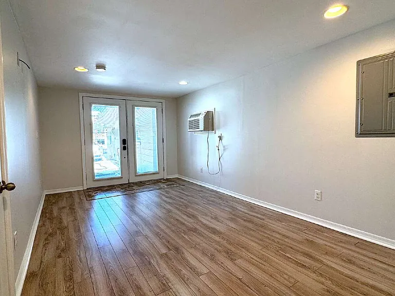 215 N Wild Olive Ave #1 — Photo 6