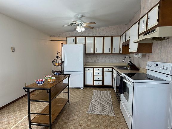 5th image of 520 W Main St