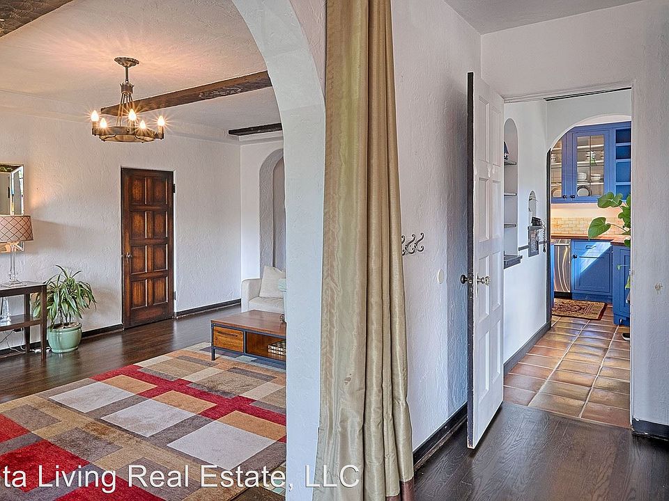 1st image of 1106 NE 42nd St APT 12