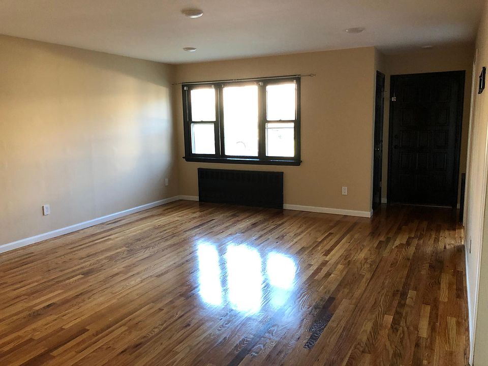 1st image of 18 Lincoln Ct