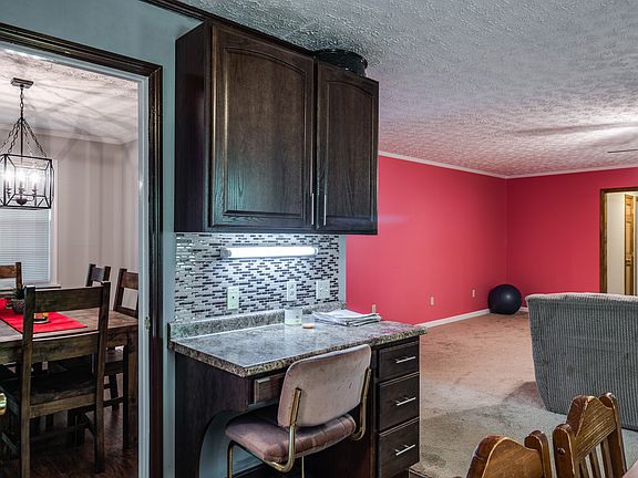 5th image of 2773 New London Dr