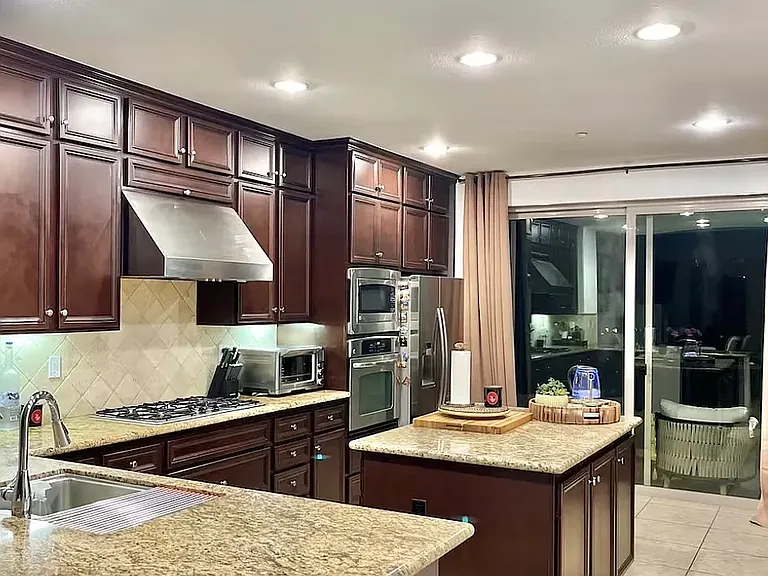 67 Vantis Dr — Photo 4
