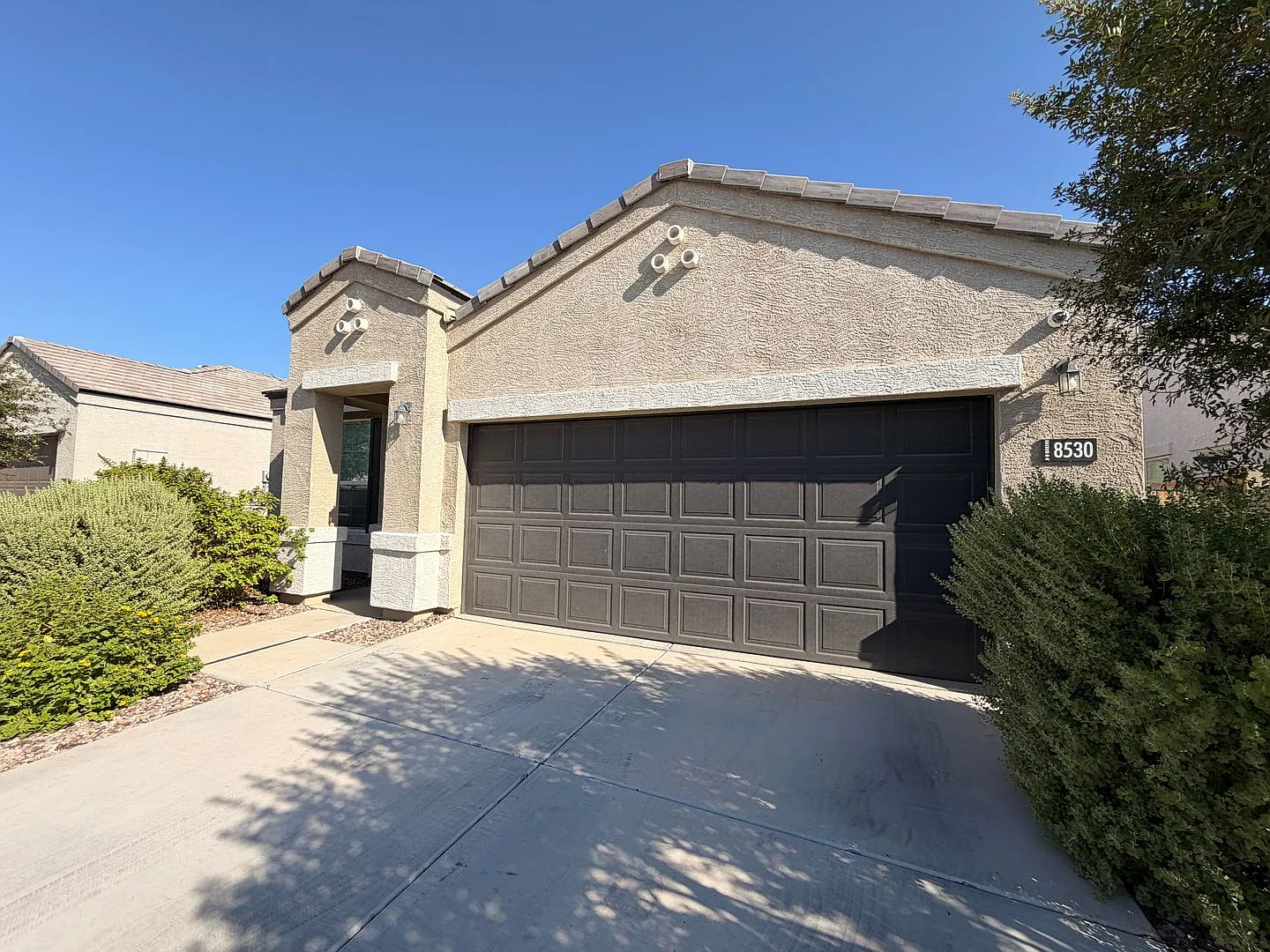 Beautifully Updated 3 Bed/2 Bath Home in Anthem at Merrill Ranch! — Photo 2