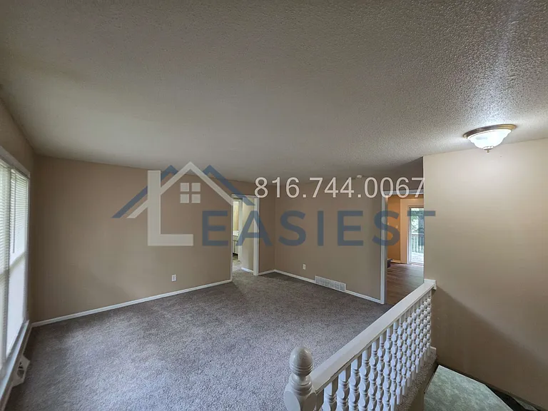 11335 E 72nd St — Photo 3