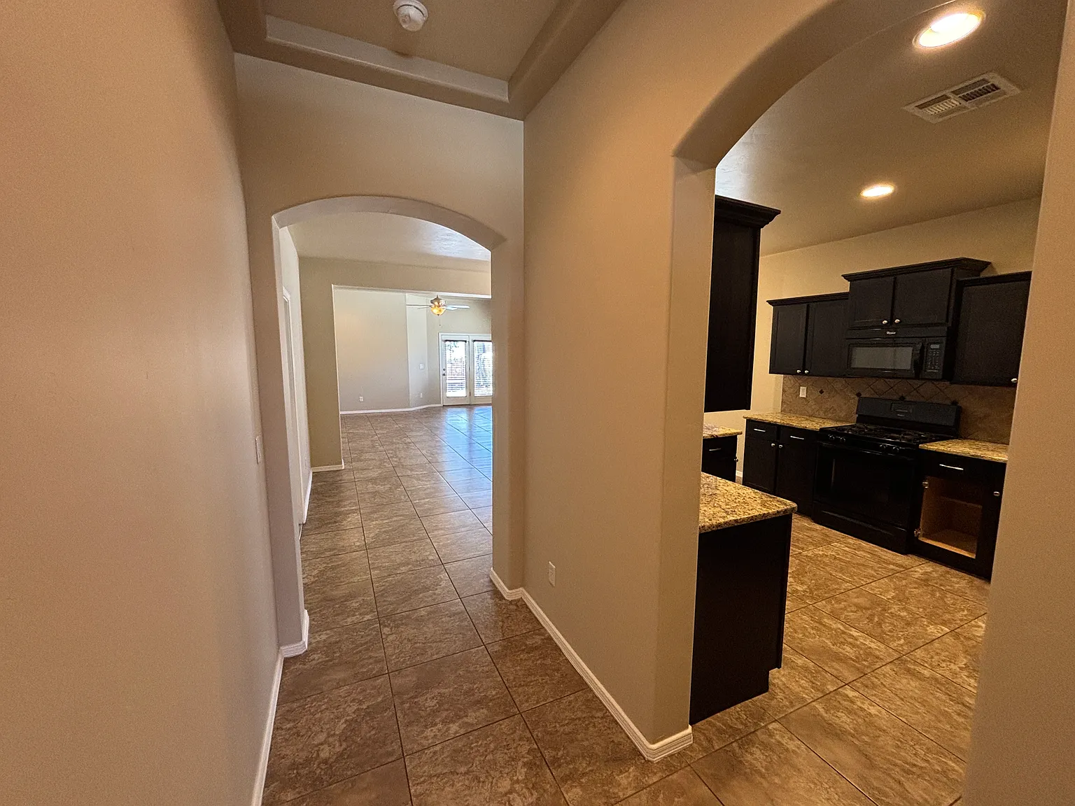 4 bed, 1848 sqft, $1,945 — Photo 3