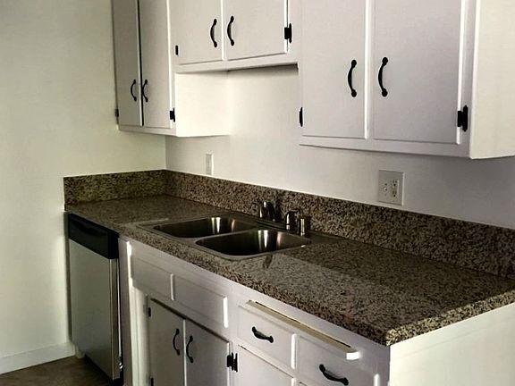 3rd image of 11617 Gorham Ave APT 06