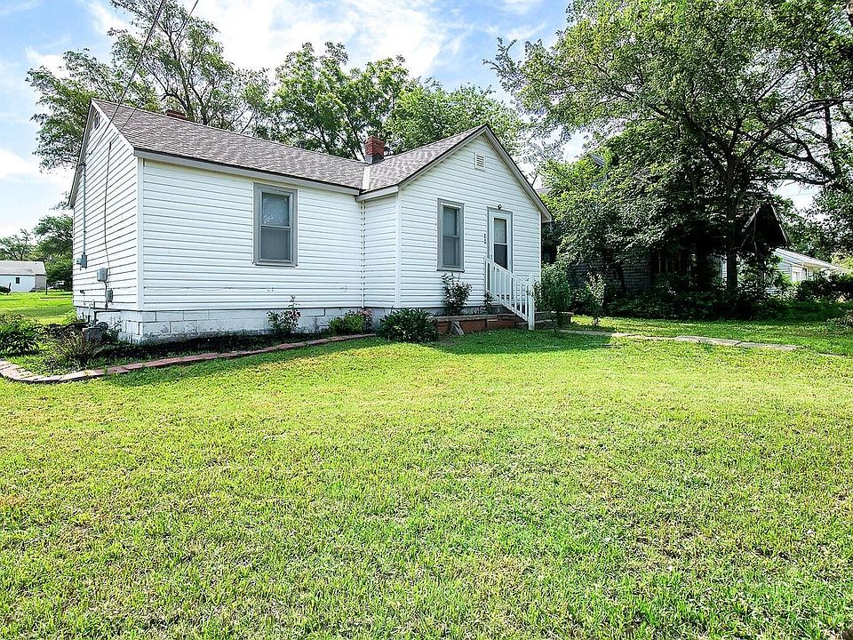 1226 N Magnolia St, Newton, KS 67114 Zillow