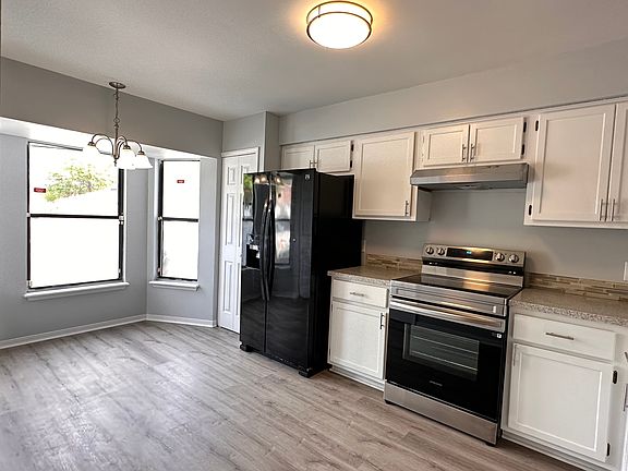 Large, eat-in kitchen with new stove and dishwasher. Bay windows allow for great natural lighting. Kitchen has a pantry and washer/dryer closet. Plenty of cabinet space too!