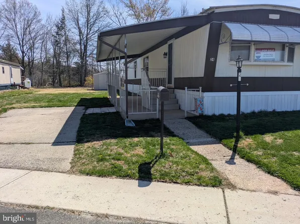 24 Lakeshore Dr, Vincentown, NJ 08088