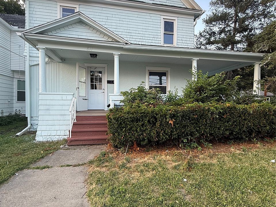 1st image of 811 Monroe St