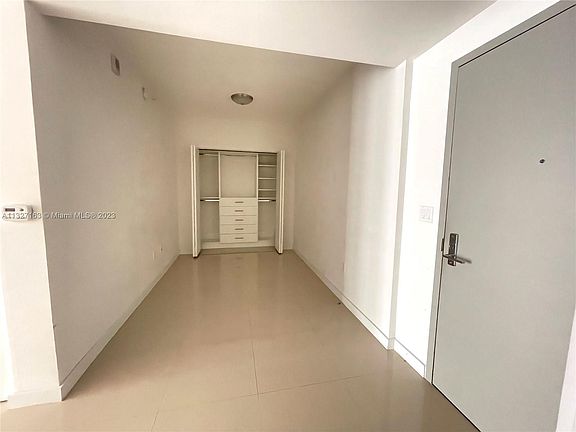 4th image of 488 NE 18th St Unit 2806