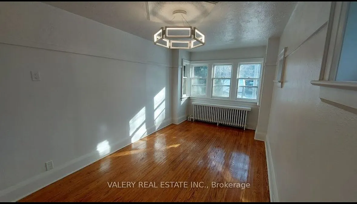 Building Photo - 130 Glengarry Ave