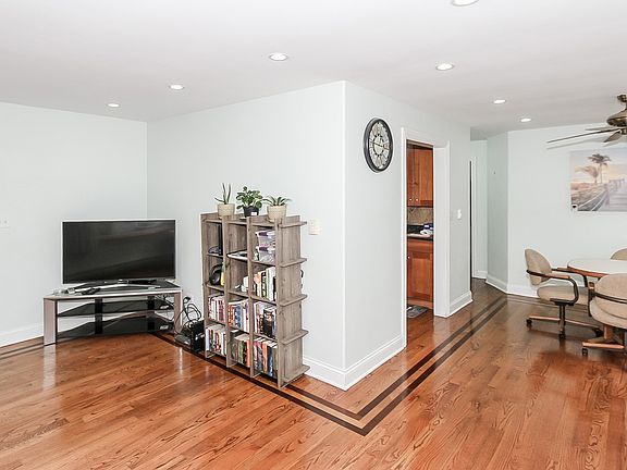 5th image of 1744 E Oakton St #106P4