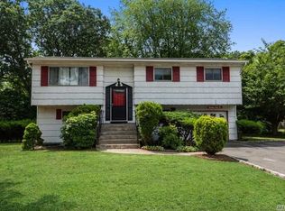 1746 Spur Dr N, Central Islip, NY 11722
