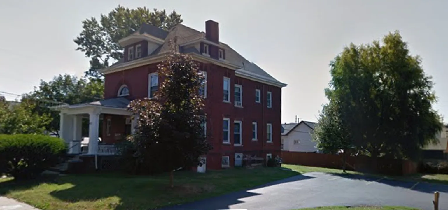 602 W. Monroe St — Photo 3