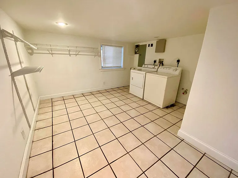 106 S Bouldin St — Photo 21